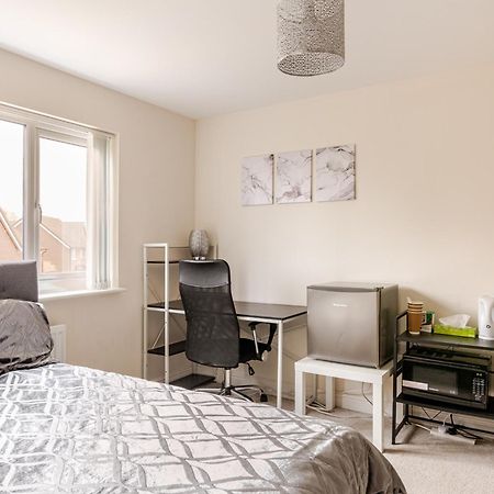 Large Double Room & Private Ensuite Bathroom, Badbury Park, Swindon, Near Great Western Hospital Bagian luar foto