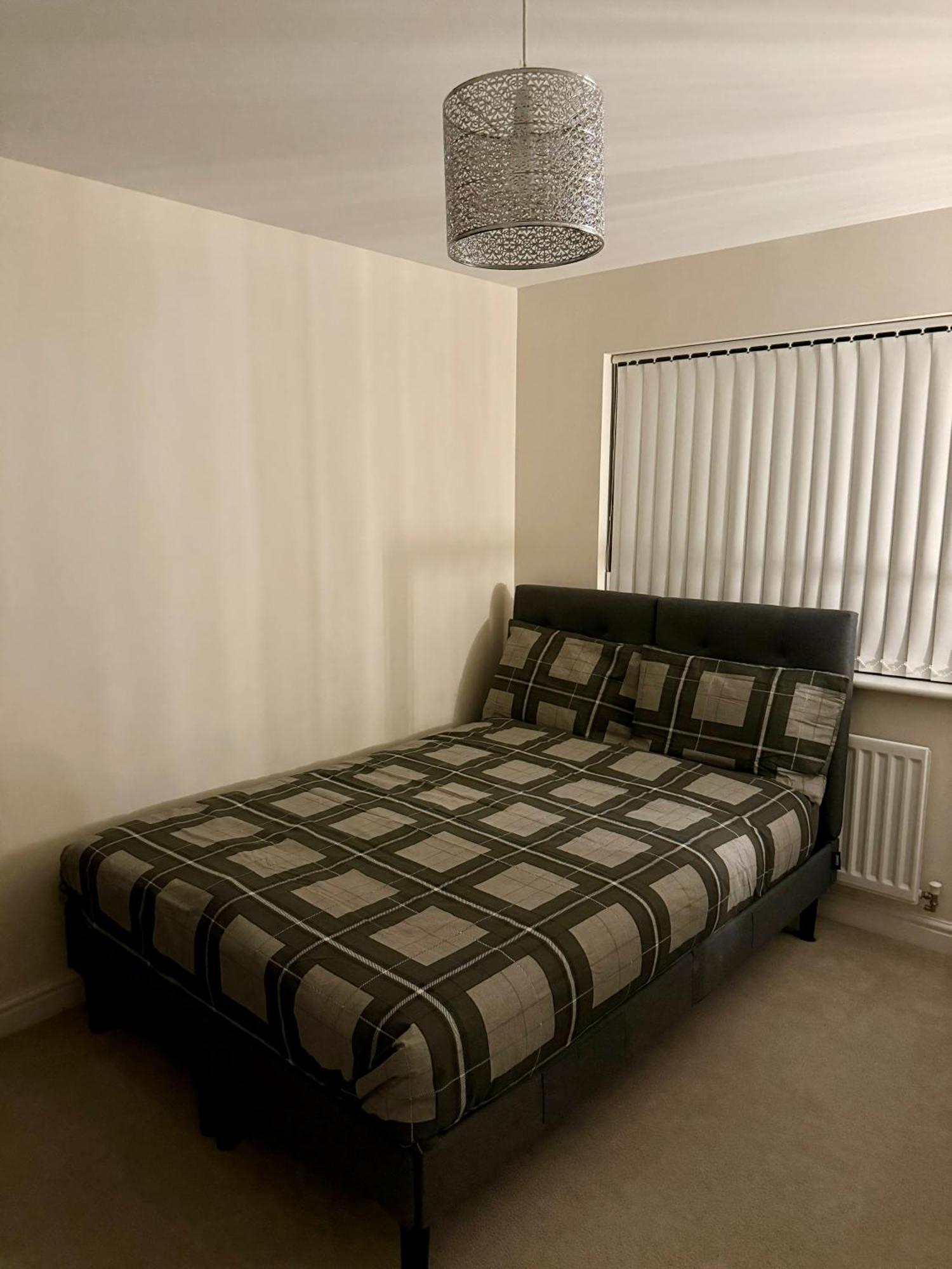 Large Double Room & Private Ensuite Bathroom, Badbury Park, Swindon, Near Great Western Hospital Bagian luar foto