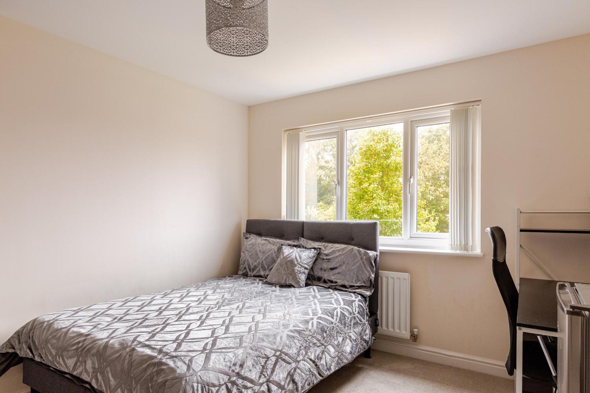 Large Double Room & Private Ensuite Bathroom, Badbury Park, Swindon, Near Great Western Hospital Bagian luar foto